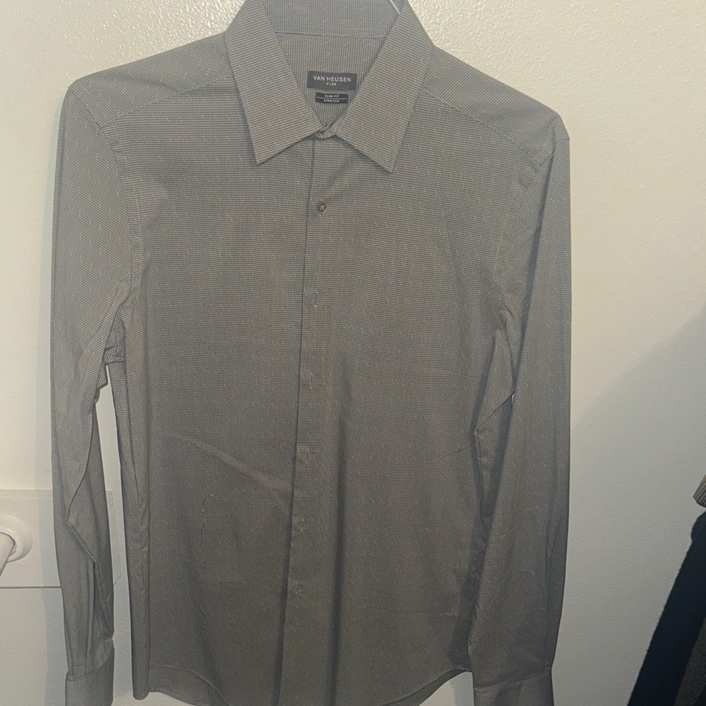 Van Heusen Men's Dress Shirt in Subtle Gray